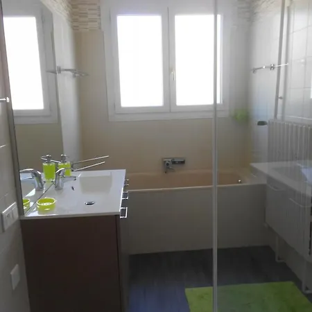 Chaleureux En Pleine Campagne Avec Cour Privee, Velos, Ping-pong Et A 1h De Paris - Fr-1-590-22